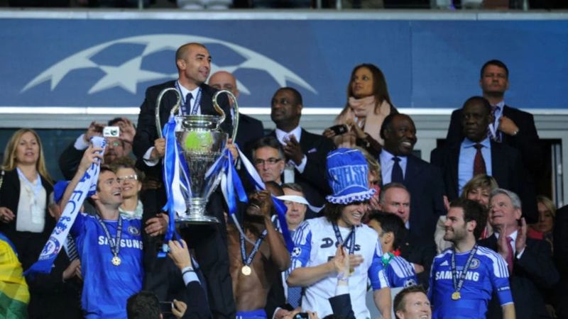 Roberto Di Matteo ăn mừng chức vô địch Champions League 2012