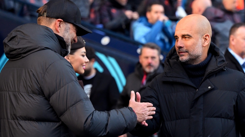 Hai chiến lược gia vĩ đại đã tạo nên cuộc đối đầu chiến thuật đỉnh cao nhất bóng đá Anh