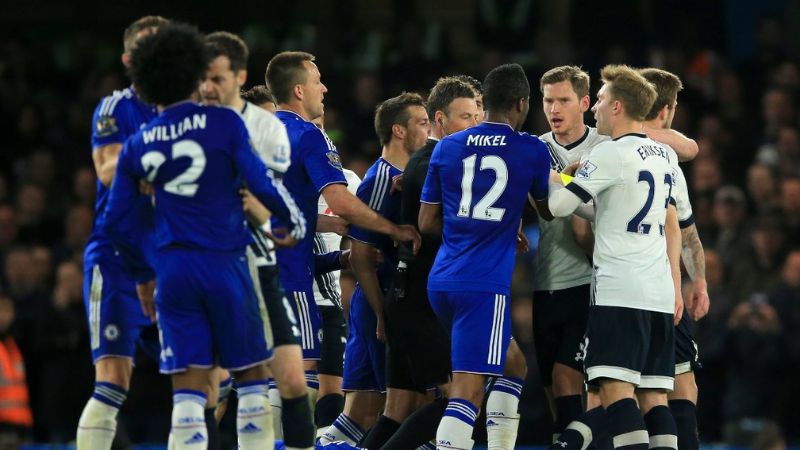 Trận đấu căng thẳng được mệnh danh là Battle of the Bridge