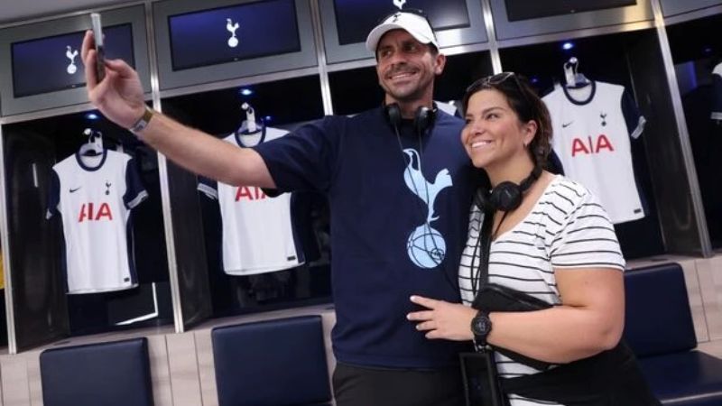 Tham quan phòng thay đồ của cầu thủ Tottenham Hotspur