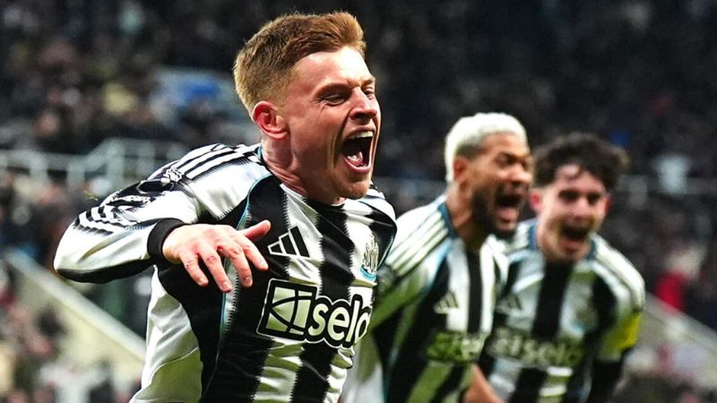 Màn lội ngược dòng 4-3 ấn tượng của Newcastle trước Leeds