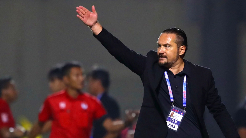 HLV Velizar Popov không được chỉ đạo trong trận tiếp đón Sông Lam Nghệ An