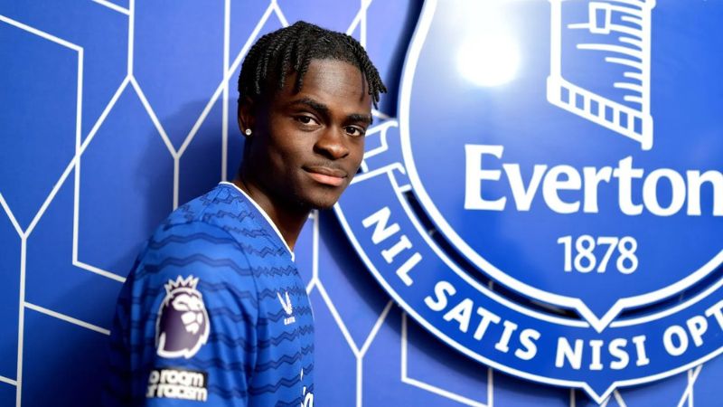 Tyrique George đã chính thức gia nhập Everton và sẵn sàng thi đấu