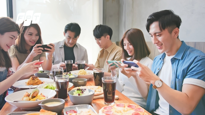 Lắp mạng FPT quận 8 - Tặng Wifi 6 2 băng tần, hỗ trợ 24/7