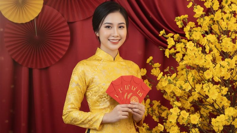 Trao tay phong bao đỏ, nhận lại vạn niềm vui và may mắn