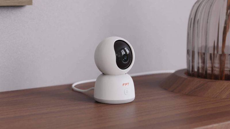 Camera FPT trong nhà với thiết kế nhỏ gọn, phù hợp với nhiều không gian sống