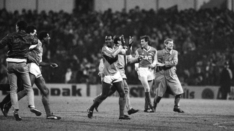 Tottenham Hotspur thắng đậm Arsenal 5-0 tại White Hart Lane năm 1983