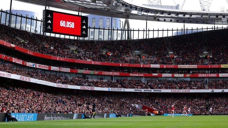 Khán đài Emirates Stadium trong trận derby Arsenal vs Tottenham