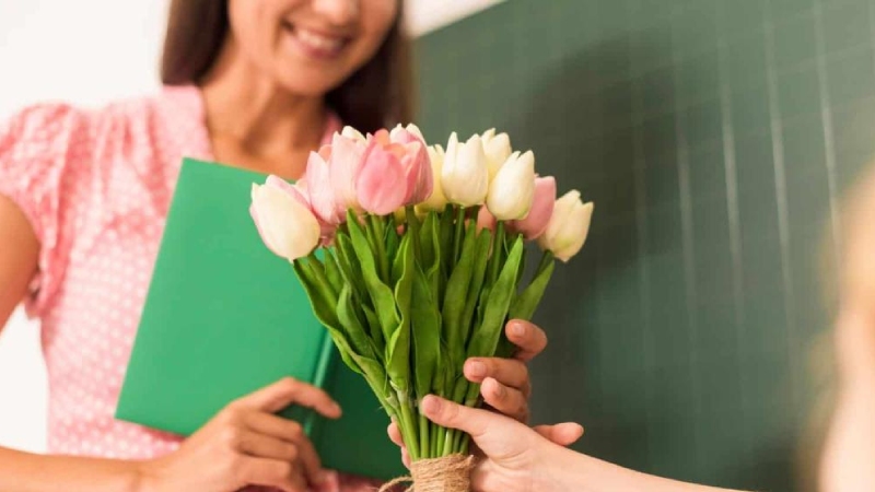 Gợi ý lời chúc cô giáo ngày 8/3 ý nghĩa, chân thành