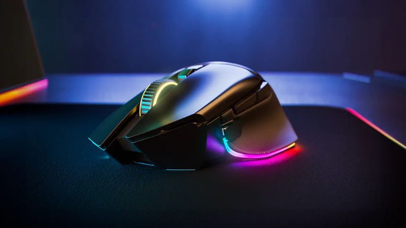 Razer Basilisk V3 sở hữu nút cuộn thông minh và ôm sát lòng bàn tay