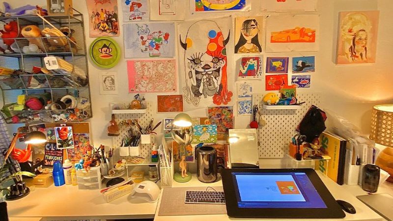 Trang trí góc học tập bằng những bức tranh tự vẽ