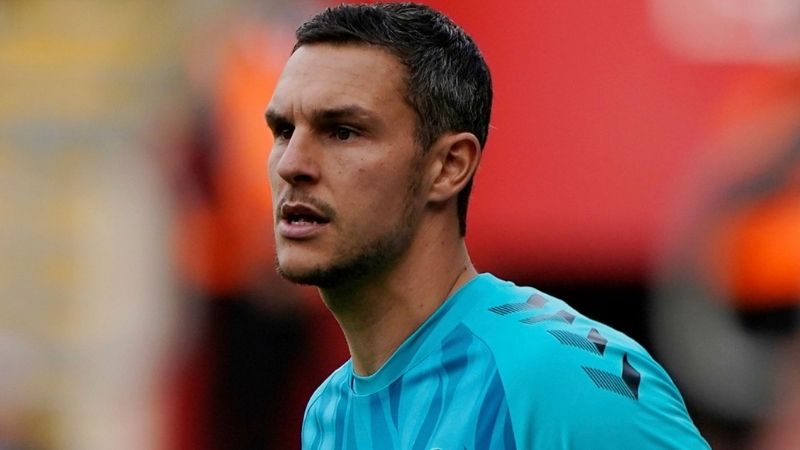 Alex McCarthy chưa thể ra sân thi đấu trong trận gặp Arsenal