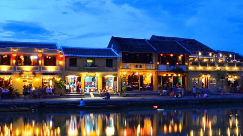 Phố cổ Hội An về đêm với vẻ đẹp lung linh
