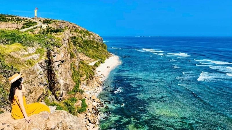 Đảo Lý Sơn kỳ vĩ với làn nước xanh trong