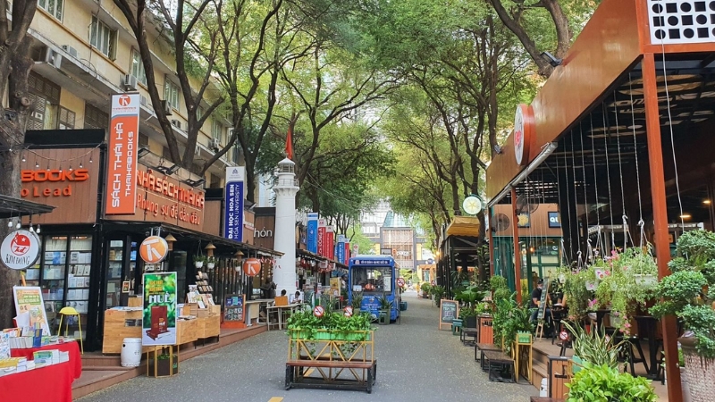 Đường sách Nguyễn Văn Bình - địa điểm du lịch 30/4 tại TP.HCM cho những tín đồ yêu sách