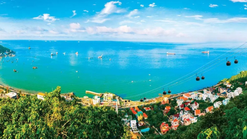 Hồ Mây Park tọa lạc trên đỉnh núi lớn của Phường Vũng Tàu nên khí hậu mát mẻ quanh năm