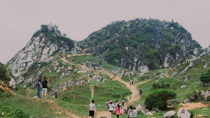 Cảnh sắc hoang sơ của núi Trầm