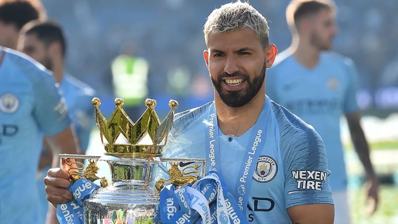 Sergio Aguero tỏa sáng với cú hat-trick trong trận thắng hủy diệt 6-0 của MC