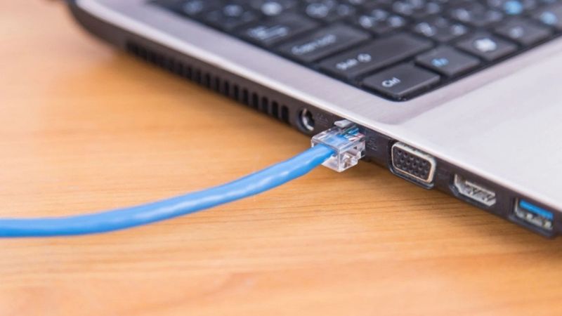 Cắm cáp mạng trực tiếp vào máy