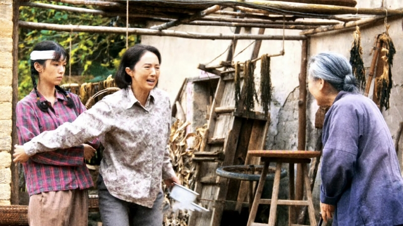 Một phân cảnh trong phim Xin Chào 1983 thể hiện sự va chạm giữa các nhân vật