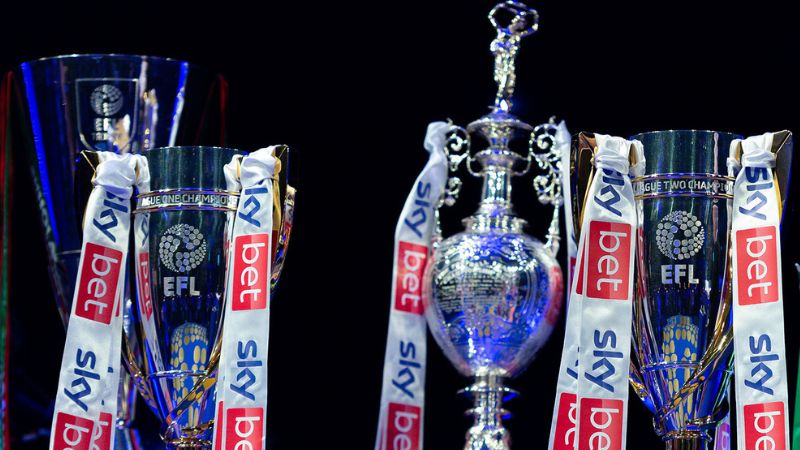 Cận cảnh chiếc cúp EFL Championship
