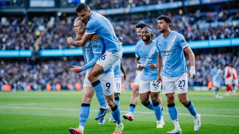 Man City ăn mừng chiến thắng 2-1 trước Arsenal