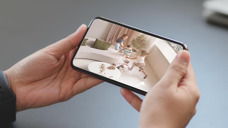 Lưu trữ trên Cloud giúp bạn có thể dễ dàng truy cập vào giám sát camera mọi lúc, mọi nơi