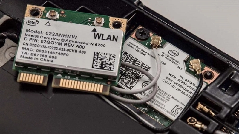 Máy tính bàn có sẵn card Wi-Fi có thể kết nối mạng không dây như laptop
