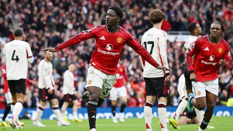 Mainoo ghi bàn cho MU khiến cả khán đài Old Trafford như nổ tung