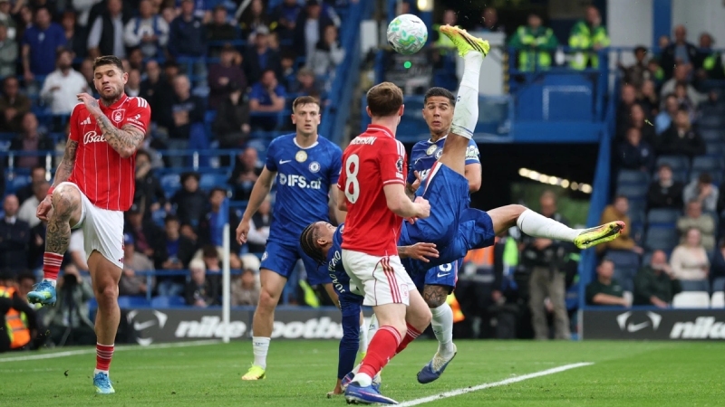 Joao Pedro lập siêu phẩm giúp Chelsea có bàn thắng danh dự ở phút 90+3