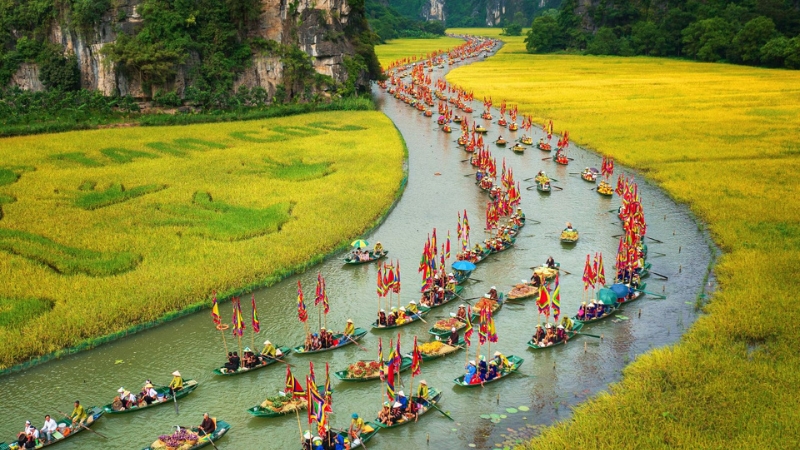 Ninh Bình hấp dẫn nhờ cảnh quan non nước, hang động và nhiều điểm tham quan nổi tiếng