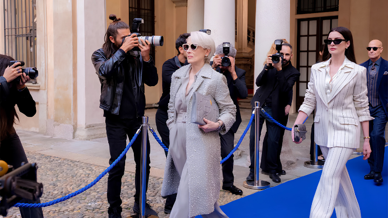 Miranda Priestly và Andy Sachs tái xuất đầy quyền lực trong phần mới. (Ảnh: 20th Century Studios)