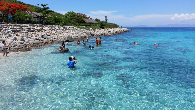 Hòn Mun được nhiều du khách lựa chọn trong các tour đảo Nha Trang
