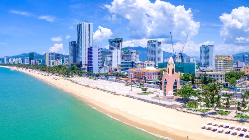 Bãi biển Trần Phú là điểm dễ đi nhất trong lịch trình du lịch Nha Trang
