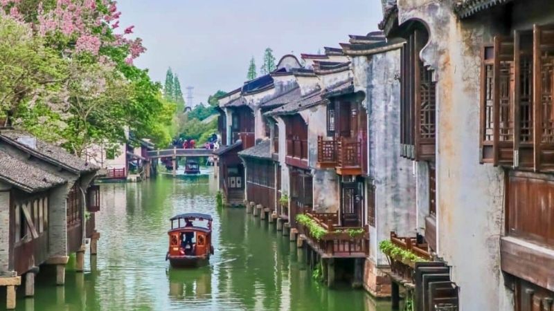 Cổ trấn nước vùng Giang Nam - nhà gỗ, kênh xanh và nhịp sống chậm hiếm có giữa Trung Quốc hiện đại.