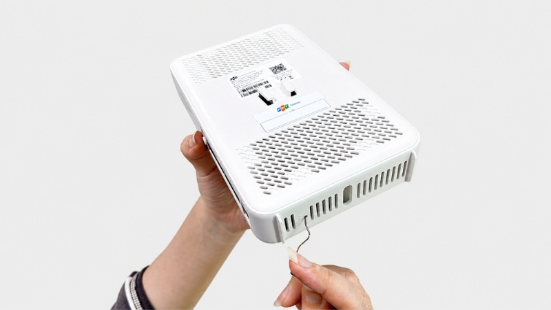 Cách reset modem FPT AX3000CV2 bằng nút vật lý