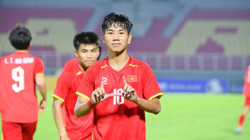 tien-ve-chu-ngoc-nguyen-luc-mung-ban-an-dinh-ty-so-2-1-trong-tran-thang-australia-tai-ban-ket-u17-dong-nam-a-2026-tren-san-gelora-delta-o-indonesia-ngay-22-4-2026