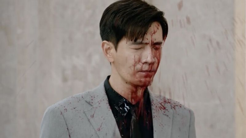 canh-tat-ruou-gay-bao-trong-phim-mat-ngu-ky