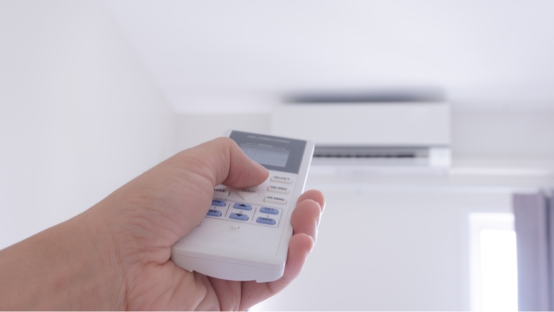 Đặt nhiệt độ điều hòa ở mức vừa phải kết hợp quạt là thói quen tiết kiệm điện hiệu quả nhất