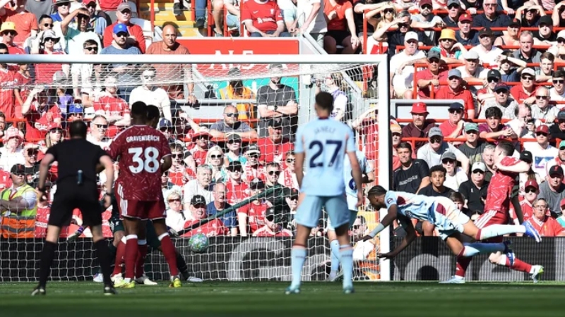 Brentford nhanh chóng có bàn gỡ hòa chỉ 6 phút sau khi Liverpool mở tỷ số
