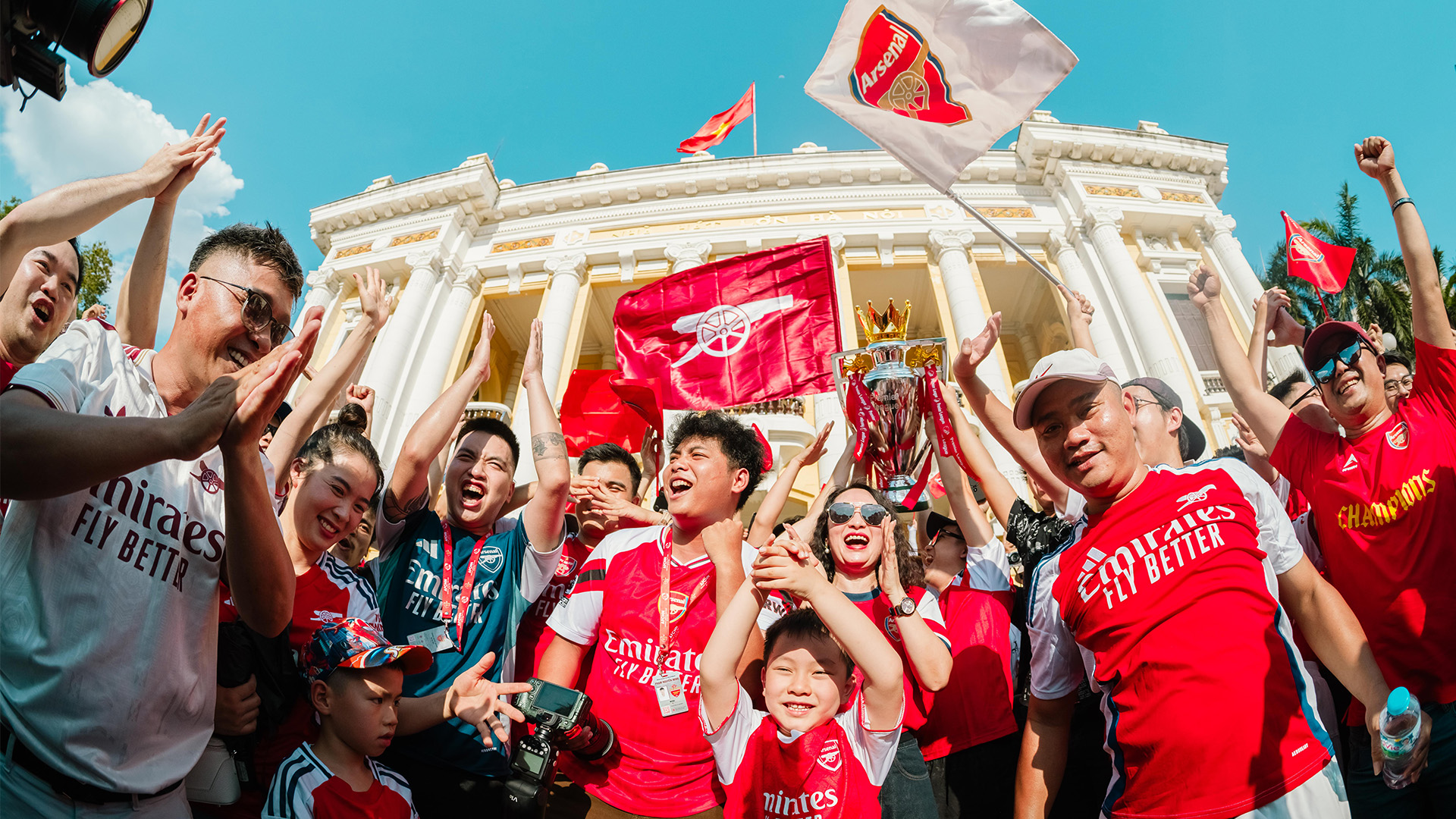 FPT Play c&ugrave;ng fan Arsenal ăn mừng c&uacute;p v&ocirc; địch Ngoại Hạng Anh