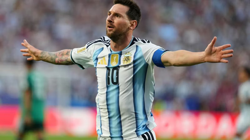 Messi có màn trình diễn rực sáng trong trận đấu với Argentina