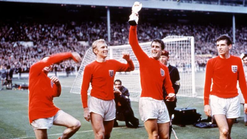 Geoff Hurst ăn mừng trong trận chung kết World Cup 1966 trước Tây Đức