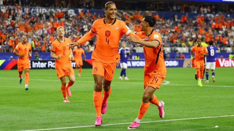 Van Dijk và đồng đội sẽ phải đứng vững trước cơn lốc tấn công của Thụy Điển