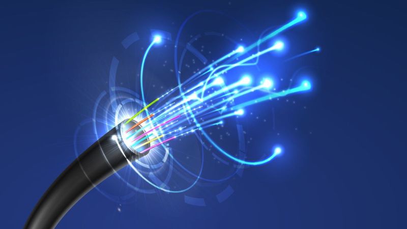 FPT sử dụng công nghệ cáp quang truyền dẫn hiện đại