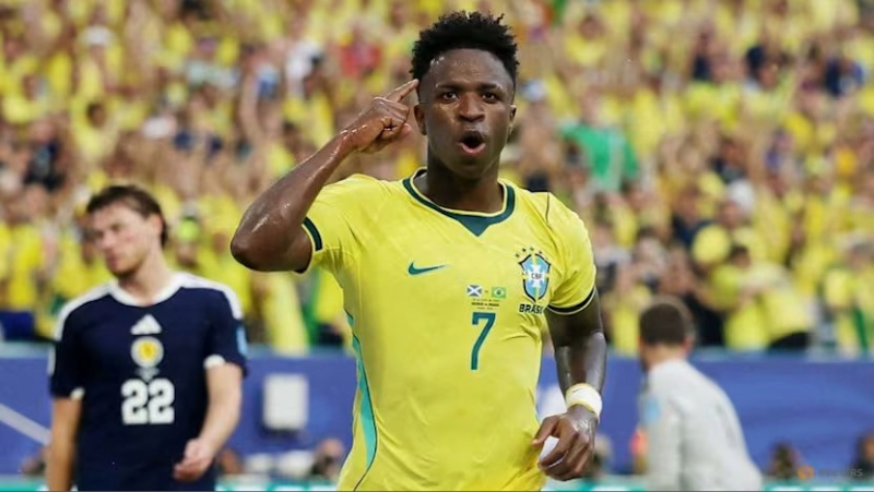 Vinicus lập cú đúp cho Brazil