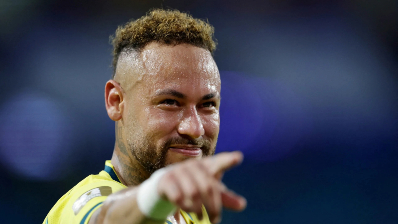 Neymar xúc động khi trở lại thi đấu cho tuyển Brazil