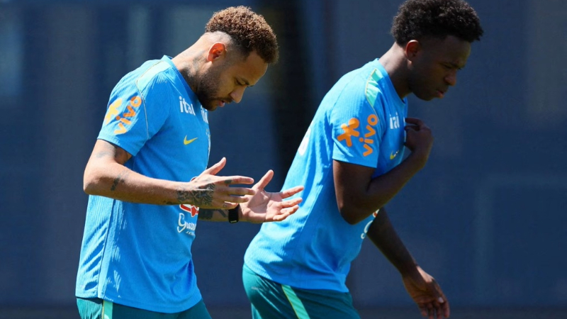 Neymar-trong-buoi-tap-cung-Selecao-truoc-khoanh-khac-duoc-cho-doi