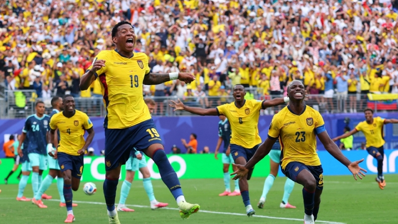 Ecuador lội ngược dòng xuất sắc, giành tấm vé vào vòng knock-out