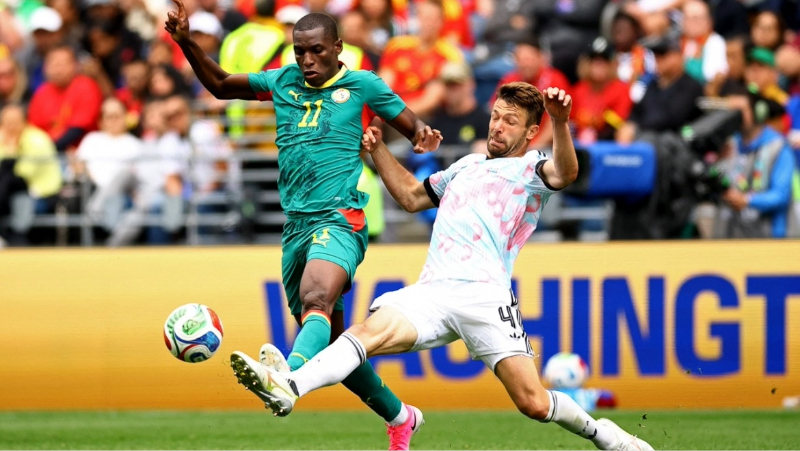 Bi-va-Senegal-cong-hien-mot-tran-cau-giau-cam-xuc